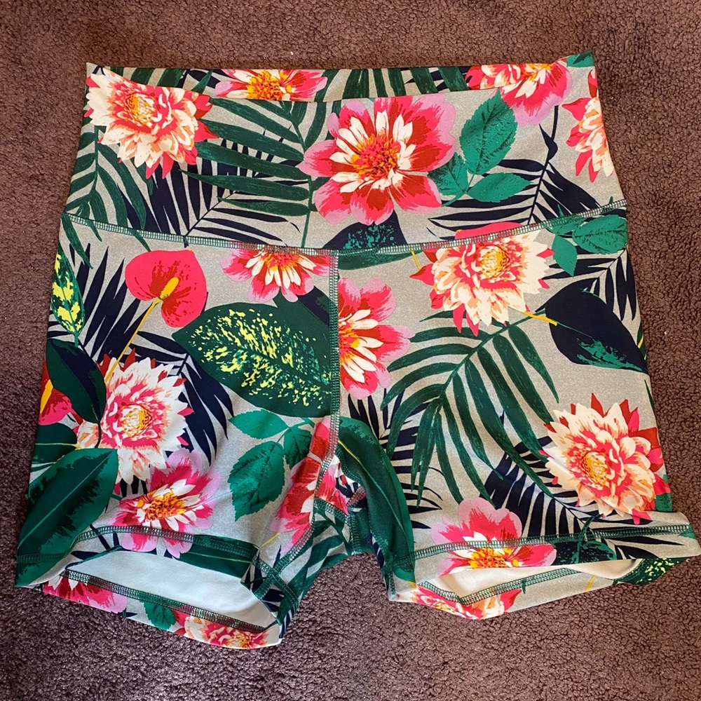 NWOT Old Navy tropical workout shorts size L in Tall